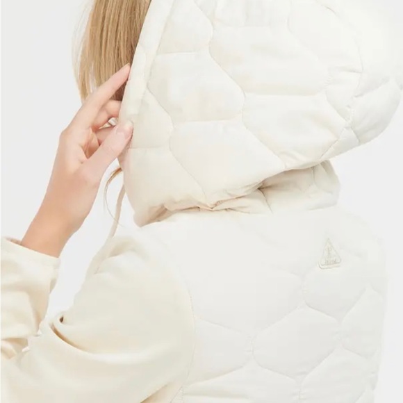 Barbour Kendra Hybrid Quilted Hooded Jacket - Picture 4 of 10